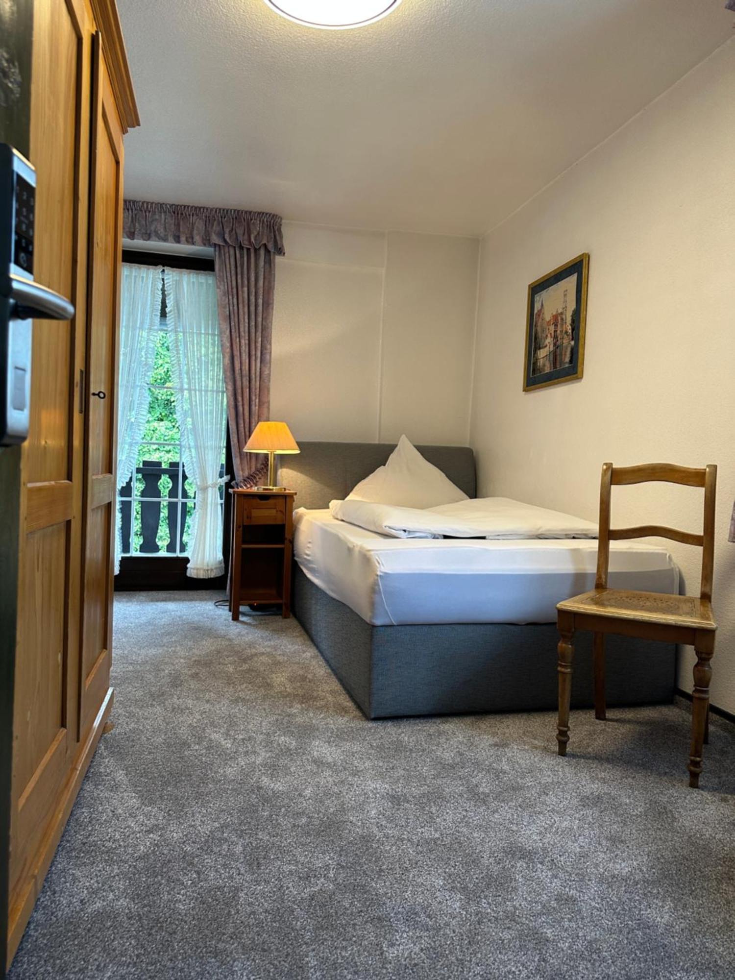 Hotel Zur Post Dabringhausen - Contactless Self Check-In Wermelskirchen Bagian luar foto